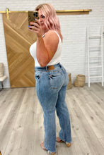 Load image into Gallery viewer, Judy Blue Quinn Mid Rise Cell Phone Pocket Dad Jeans
